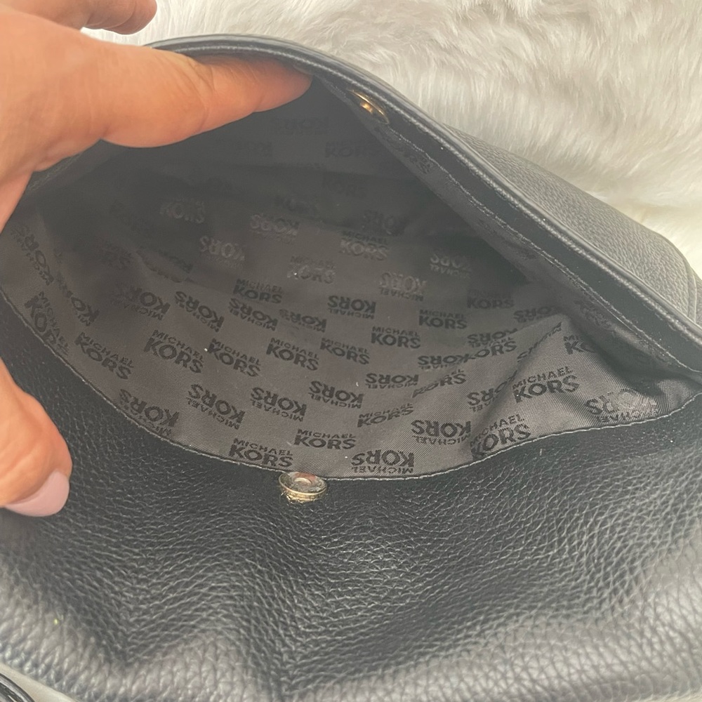 💯% Authentic Michael Kors crossbody - Picture 12 of 13